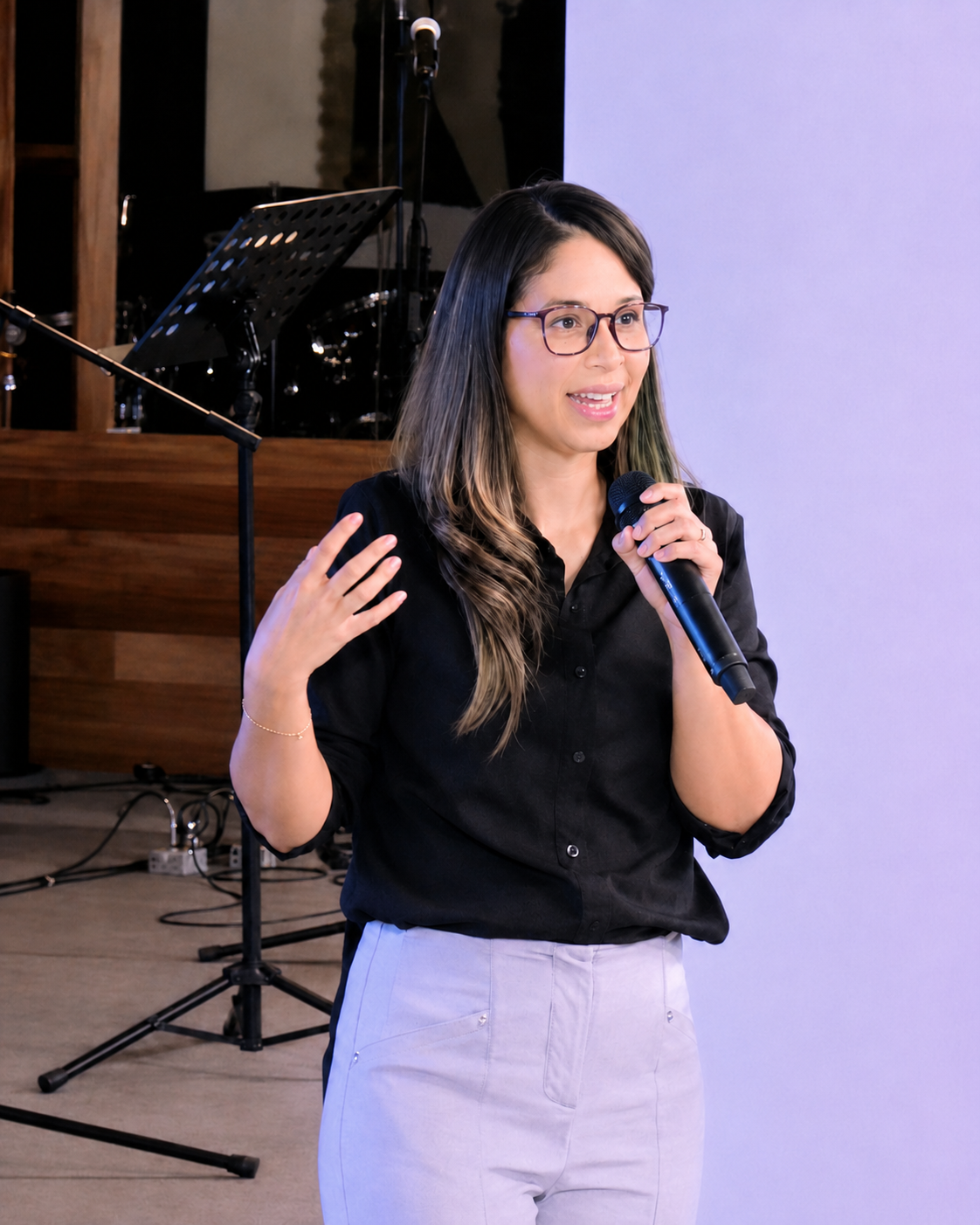 Mafe Abreu hablando en el taller presencial